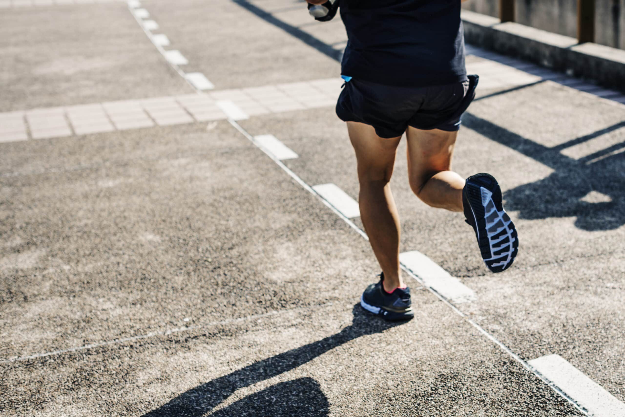 personne-jogging-au-parc-scaled.jpg